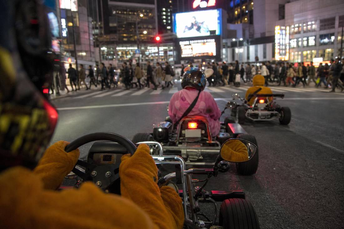 Vue du conducteur sur le Scramble de Shibuya depuis un kart